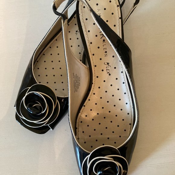 Anne Klein iFlex Black & White Open Toe Shoe - EUC - Picture 3 of 10